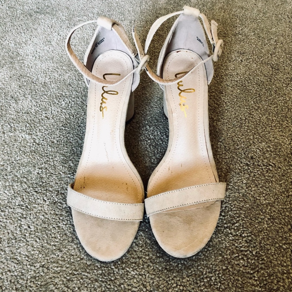 Nude Lulus dress shoes. Size 9. Brand new.